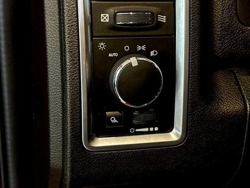Used 2022 RAM 1500 Classic SLT AWD/4WD image 31