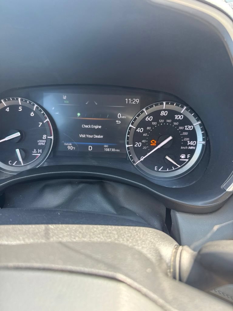 Used 2021 Toyota Highlander XLE FWD image 23