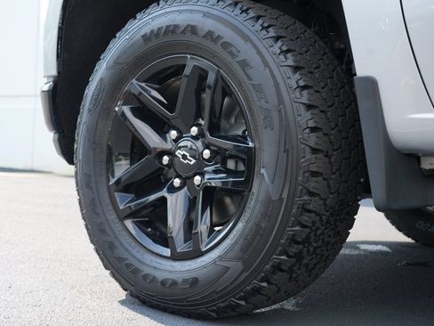 Certified 2022 Chevrolet Silverado 1500 LT Trail Boss w/ Safety Package AWD/4WD image 32