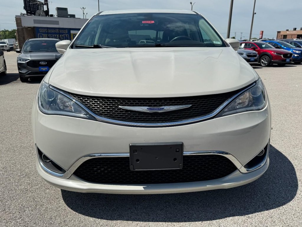 Used 2020 Chrysler Pacifica Touring w/ Cold Weather Group FWD image 9