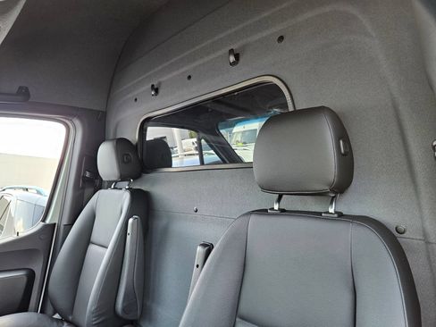 New 2024 Mercedes-Benz eSprinter 170 Cargo image 9