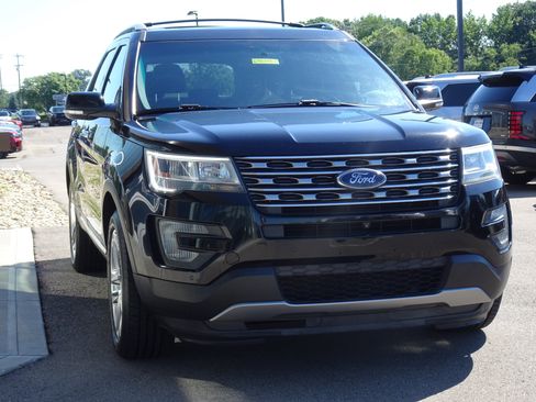 Used 2017 Ford Explorer Limited w/ Class II Trailer Tow Package AWD/4WD image 6