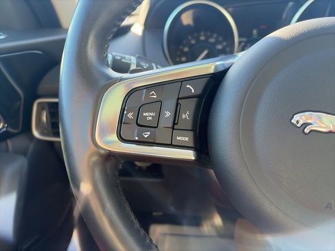 Used 2018 Jaguar F-PACE Prestige image 17