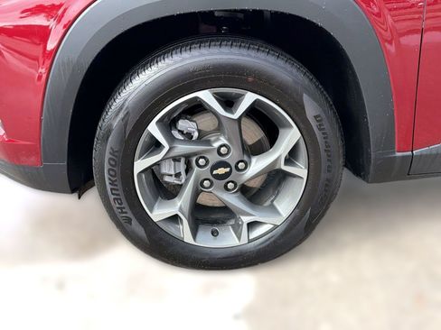 Certified 2025 Chevrolet Trax LT w/ Sunroof Package FWD image 11