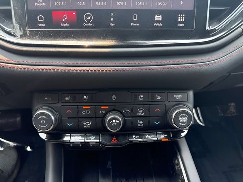 Used 2025 Dodge Durango R/T AWD/4WD image 10