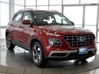Used 2023 Hyundai Venue Limited video 2