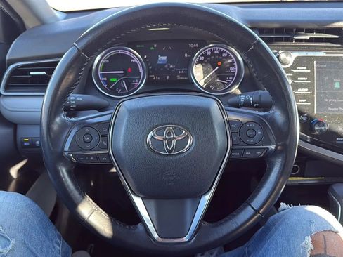 Used 2019 Toyota Camry XLE image 10