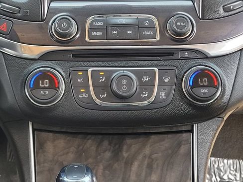 Used 2014 Chevrolet Impala LT w/ Convenience Package FWD image 18