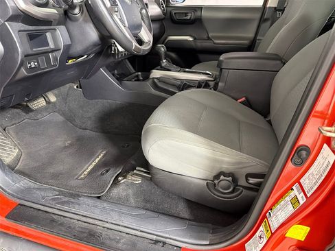 Used 2017 Toyota Tacoma SR5 w/ Tow Package image 9