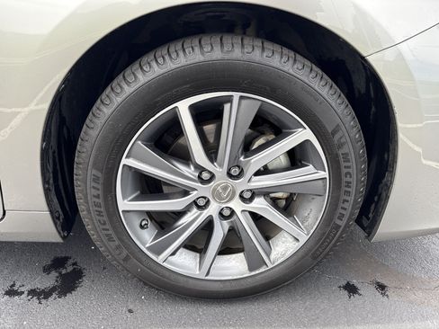 Used 2017 Lexus ES 300h w/ Luxury Package FWD image 48