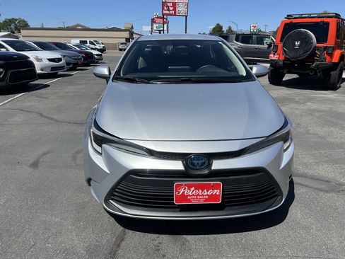 Used 2024 Toyota Corolla LE w/ LE Convenience Package FWD image 2