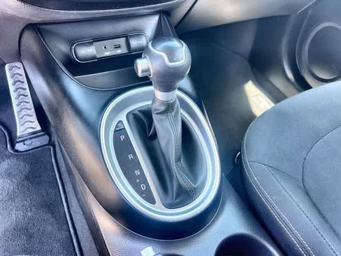 Used 2014 Kia Soul FWD image 16