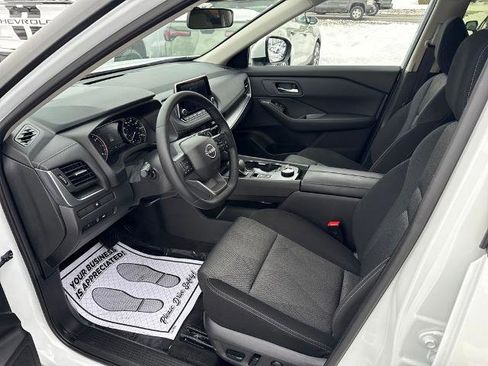 Certified 2025 Nissan Rogue SV image 19