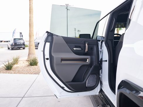 Used 2025 GMC Hummer EV 3X image 17