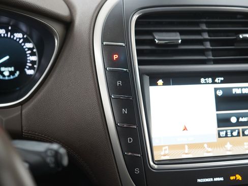 Used 2018 Lincoln MKX Reserve w/ Driver Assistance Package AWD/4WD image 24