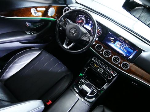 Used 2018 Mercedes-Benz E 300 4MATIC image 9