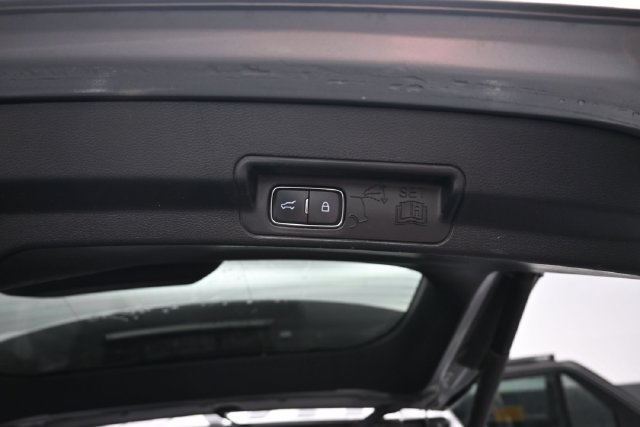 Used 2020 Ford Explorer XLT w/ Equipment Group 202A AWD/4WD image 7