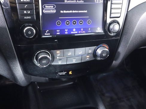 Used 2021 Nissan Rogue Sport S image 16