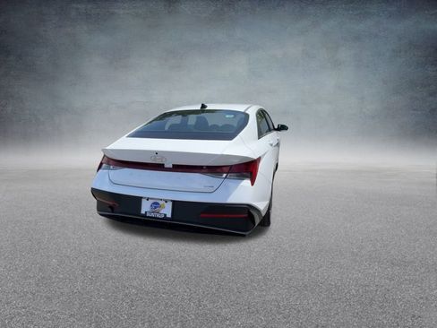 Used 2025 Hyundai Elantra Blue image 22