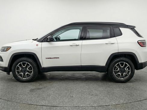 Used 2025 Jeep Compass Trailhawk AWD/4WD image 5