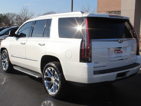 Used 2019 Cadillac Escalade Premium Luxury image 8