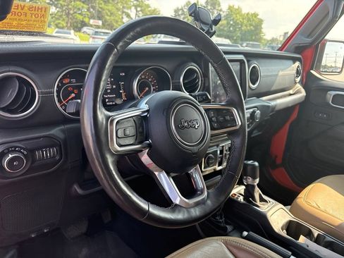 Used 2019 Jeep Wrangler Unlimited Sahara AWD/4WD image 4