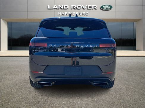 Used 2024 Land Rover Range Rover Sport SE AWD/4WD image 3