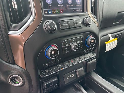 Used 2020 Chevrolet Silverado 2500 High Country image 18