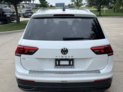 Used 2022 Volkswagen Tiguan SE FWD image 9