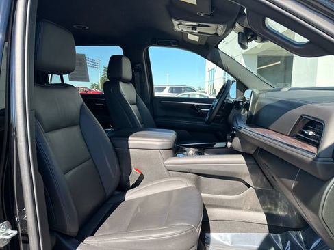 Used 2025 Chevrolet Suburban Z71 AWD/4WD image 51