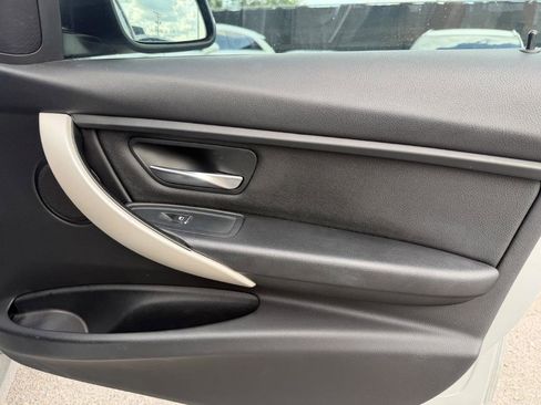 Used 2017 BMW 320i Sedan RWD image 19