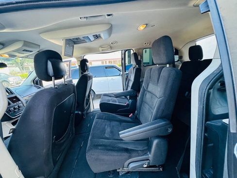 Used 2015 Dodge Grand Caravan SXT FWD image 17