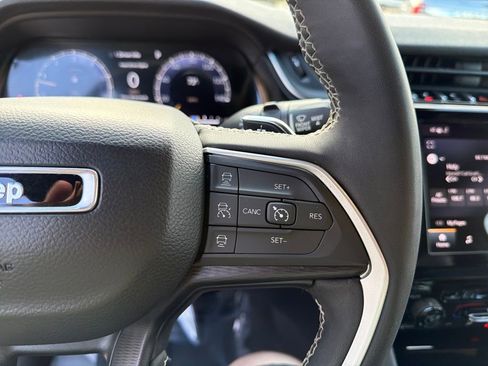 Used 2023 Jeep Grand Cherokee L Laredo image 23