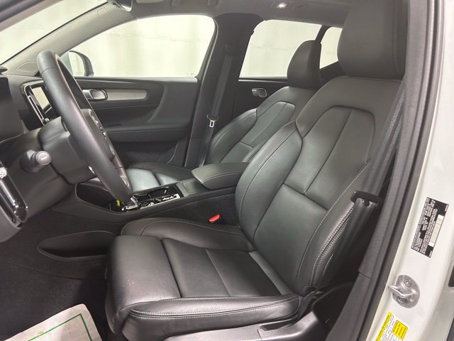 Certified 2025 Volvo XC40 B5 Plus AWD/4WD image 7