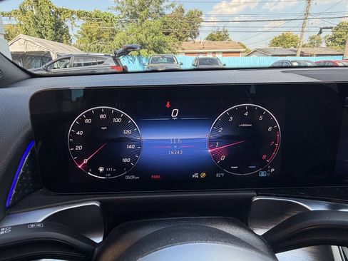 Used 2025 Mercedes-Benz GLB 250 4MATIC w/ Exclusive Package image 23
