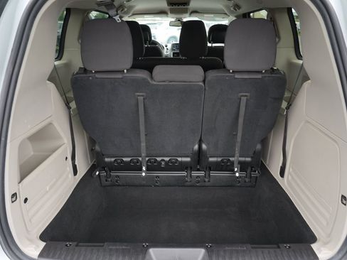 Used 2018 Dodge Grand Caravan SE w/ UConnect Hands-Free Group FWD image 24