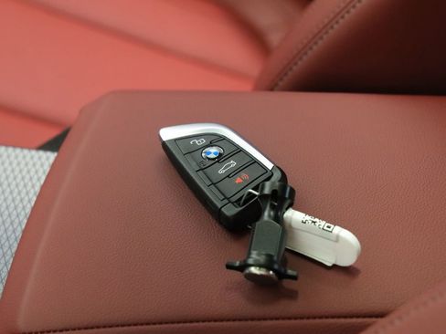 Used 2025 BMW M340i xDrive AWD/4WD image 40