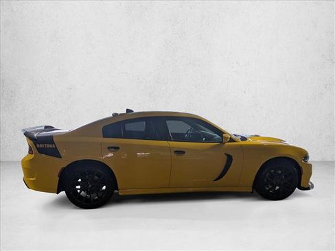 Used 2017 Dodge Charger R/T image 4