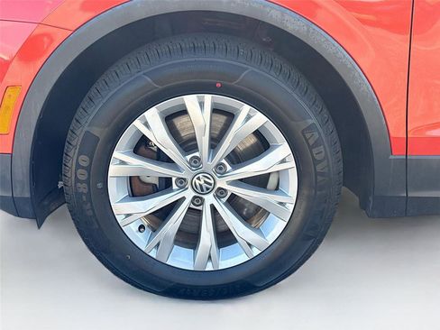 Used 2018 Volkswagen Tiguan SE image 32