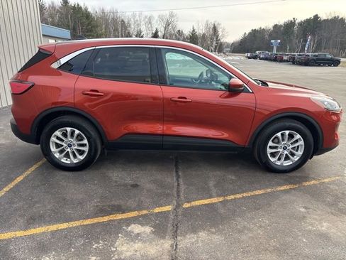 Used 2020 Ford Escape SE image 12