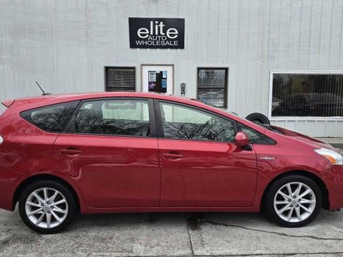 Used 2013 Toyota Prius V Five image 6