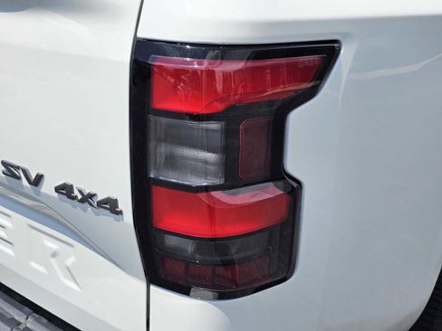 Used 2024 Nissan Frontier SV image 12