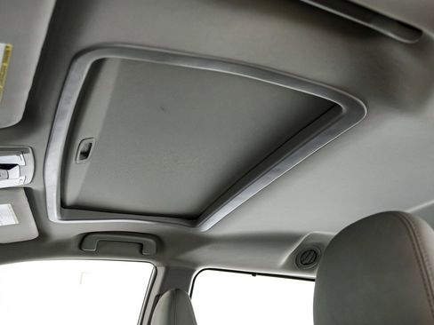 Used 2017 Toyota Sienna XLE image 4