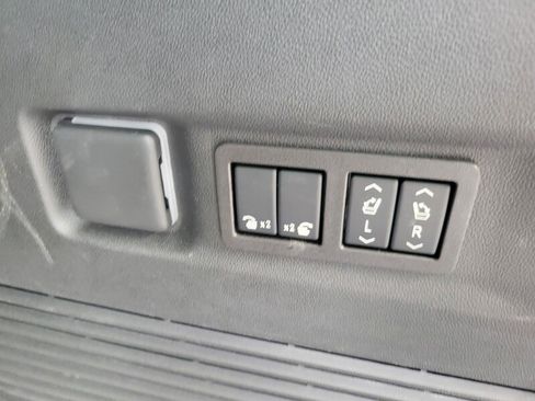 Used 2025 GMC Yukon XL Denali w/ Denali Reserve Package image 26