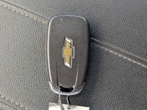 Used 2023 Chevrolet Traverse LT FWD image 32