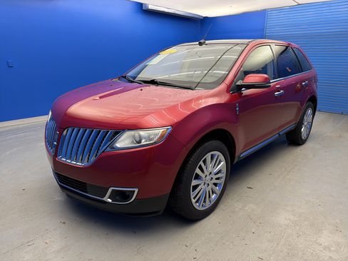 Used 2012 Lincoln MKX FWD image 4