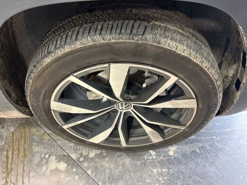 Used 2024 Volkswagen Atlas SEL Premium R-Line image 5