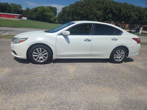Used 2017 Nissan Altima 2.5 S w/ Power Driver Seat Package FWD image 6