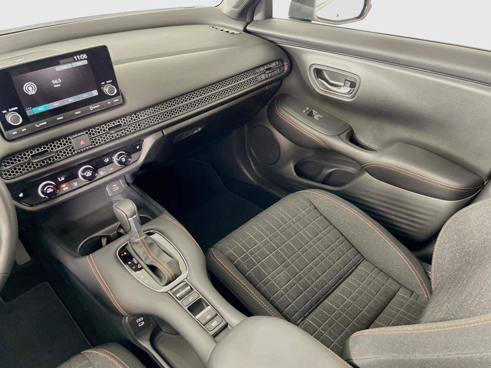 Certified 2025 Honda HR-V Sport image 27