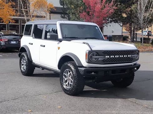 Used 2024 Ford Bronco Badlands image 3